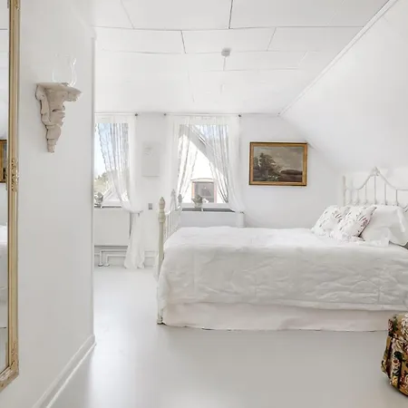 Awesome In With Wifi Holiday home Humble